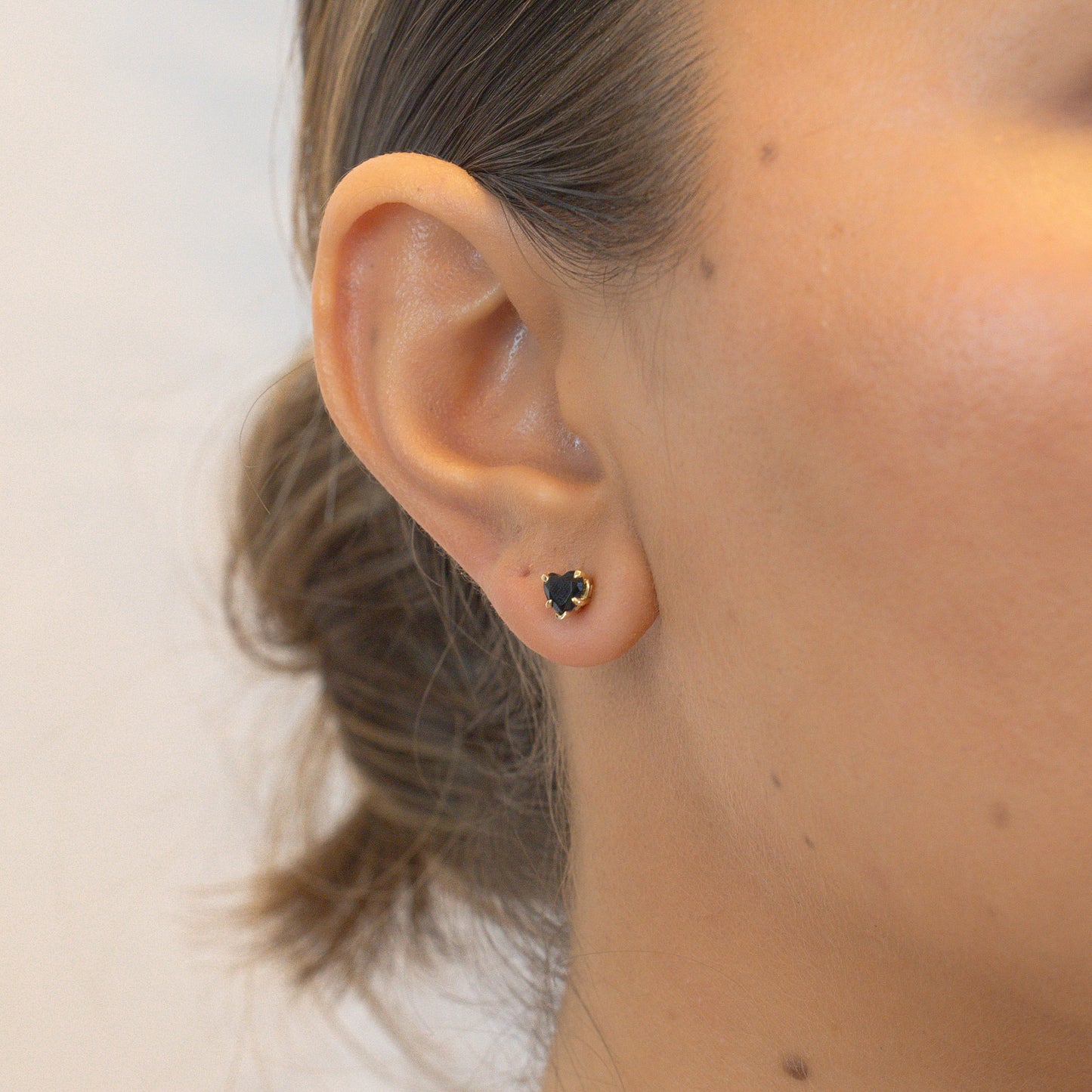 Anastasia - Onyx Heart Stud